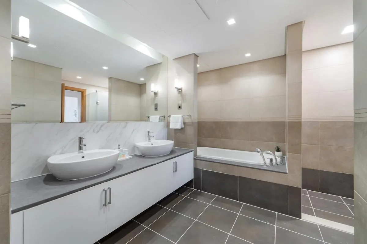 Stylish 3-Bedroom Apartment In Palm Jumeirah Dubai 0*,  United Arab Emirates