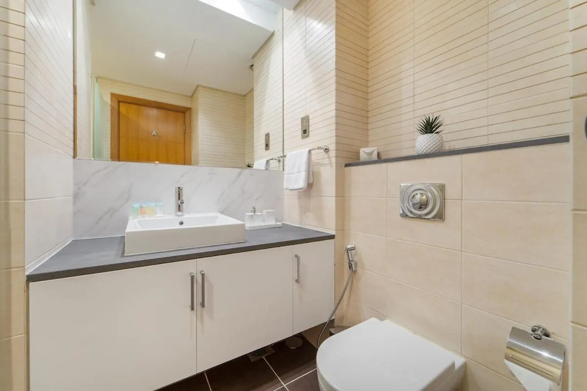 Stylish 3-Bedroom Apartment In Palm Jumeirah Dubai United Arab Emirates