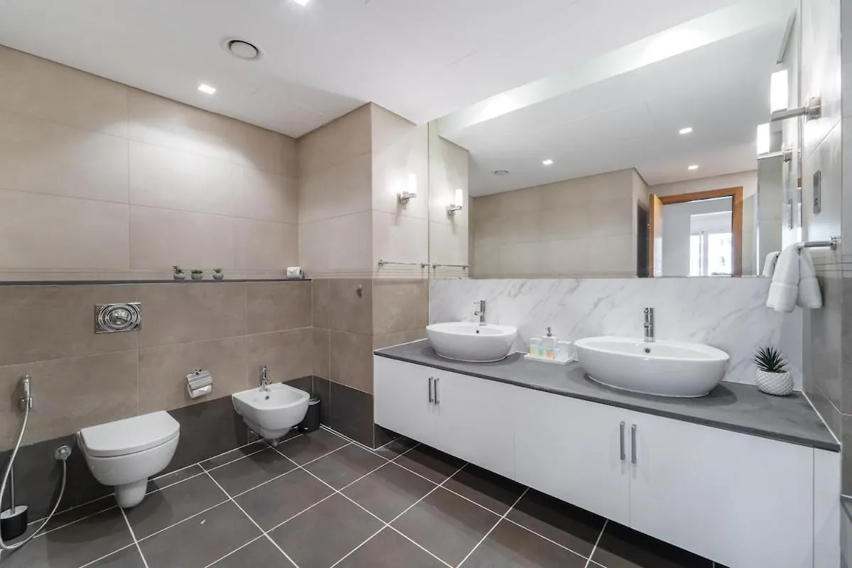Stylish 3-Bedroom Apartment In Palm Jumeirah Dubai Holiday home