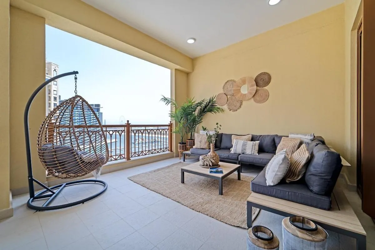 Stylish 3-Bedroom Apartment In Palm Jumeirah Dubai