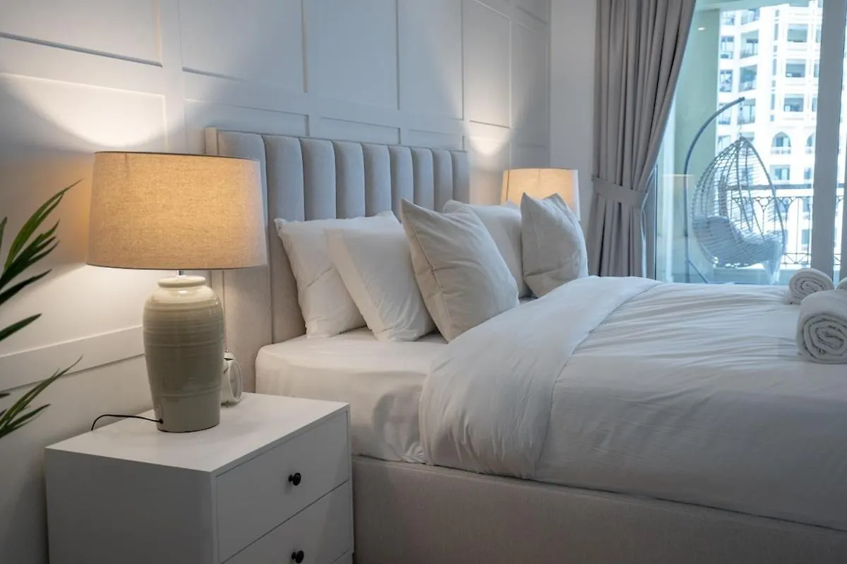 Stylish 3-Bedroom Apartment In Palm Jumeirah Dubai