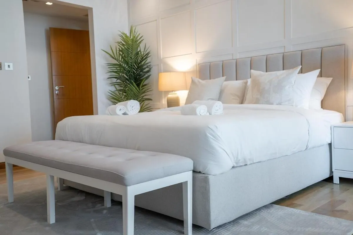 Stylish 3-Bedroom Apartment In Palm Jumeirah Dubai United Arab Emirates