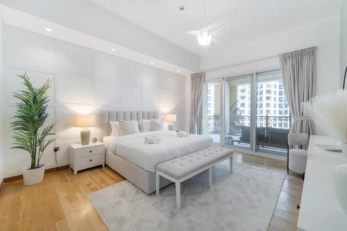 Stylish 3-Bedroom Apartment In Palm Jumeirah Dubai 0*,  United Arab Emirates