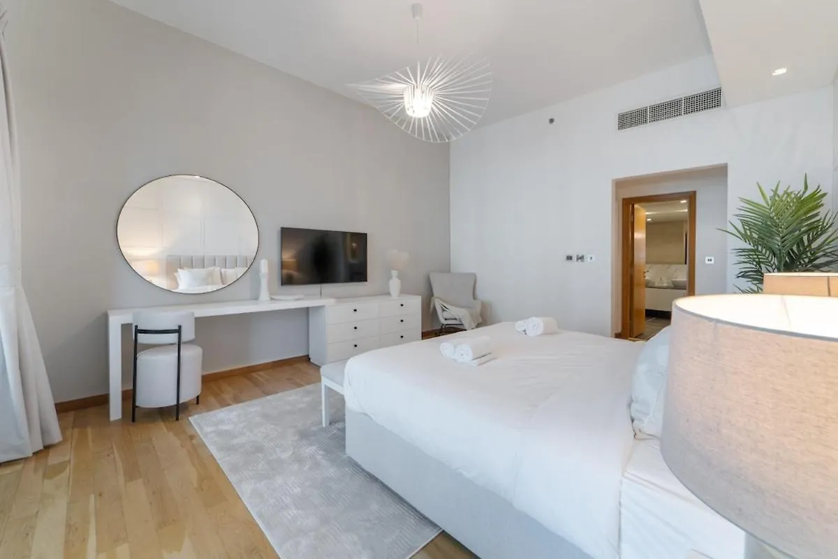 Holiday home Stylish 3-Bedroom Apartment In Palm Jumeirah Dubai