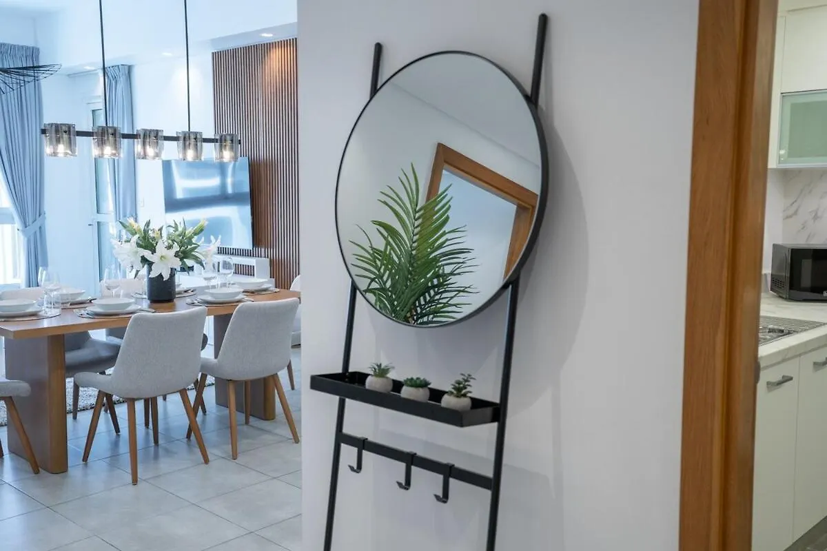 Stylish 3-Bedroom Apartment In Palm Jumeirah Dubai Holiday home