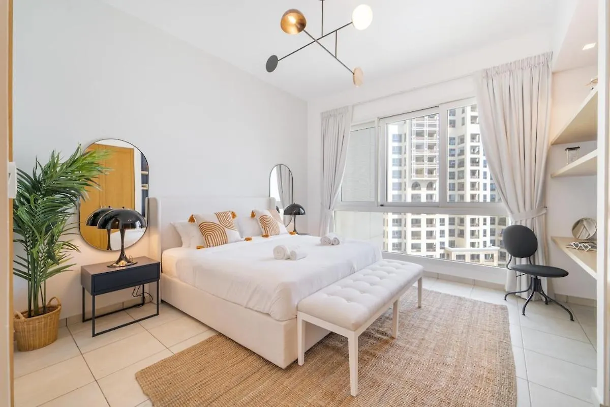 Holiday home Stylish 3-Bedroom Apartment In Palm Jumeirah Dubai