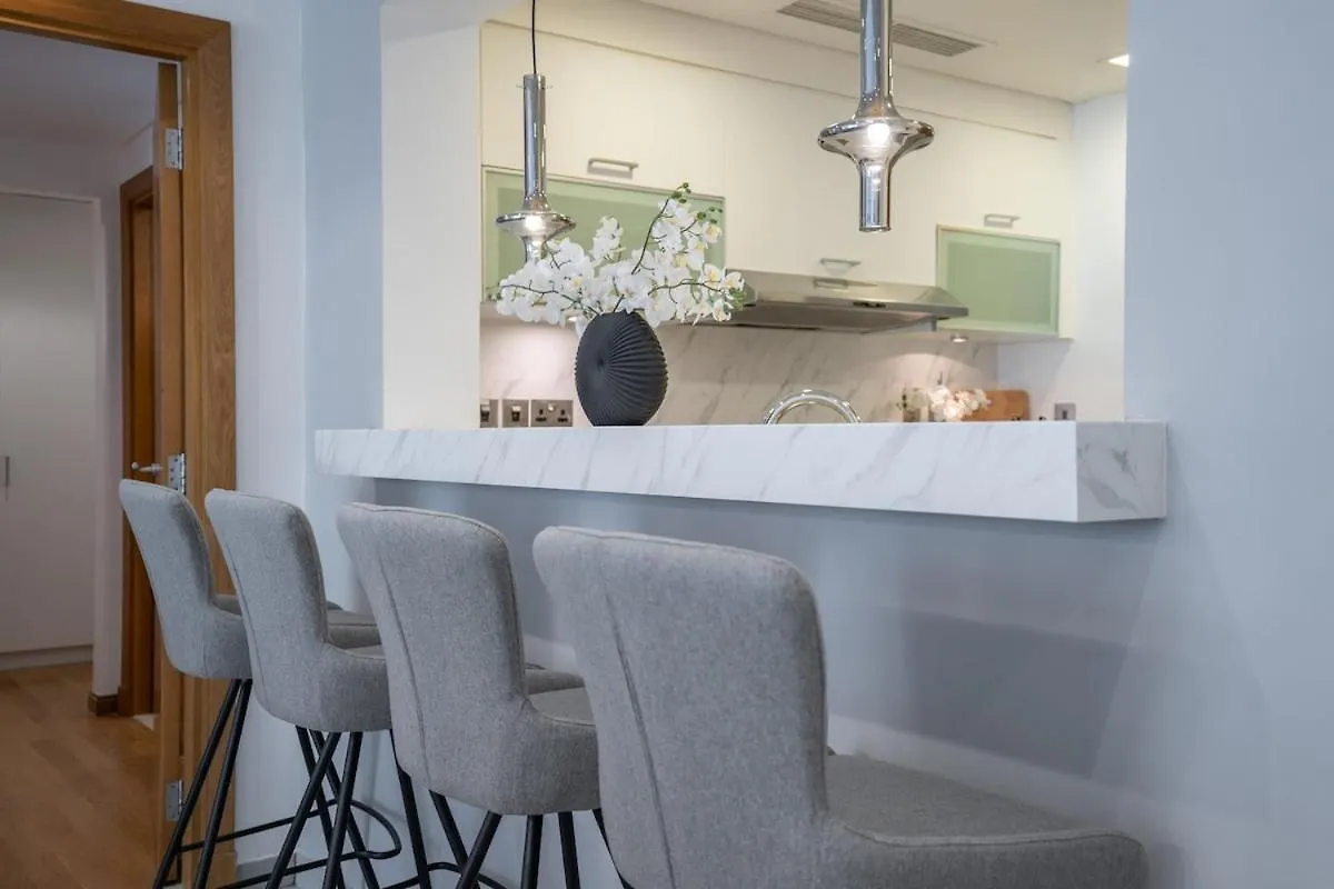 Stylish 3-Bedroom Apartment In Palm Jumeirah Dubai