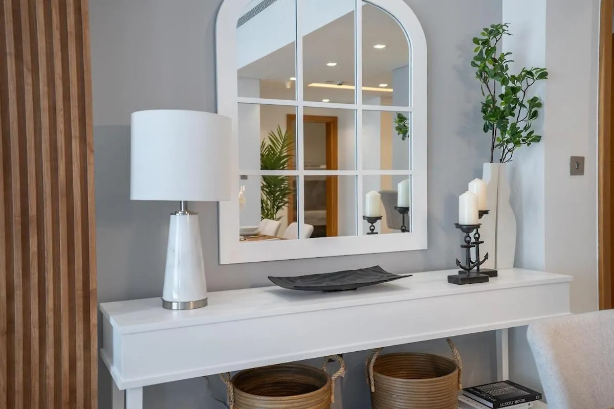Stylish 3-Bedroom Apartment In Palm Jumeirah Dubai 0*,