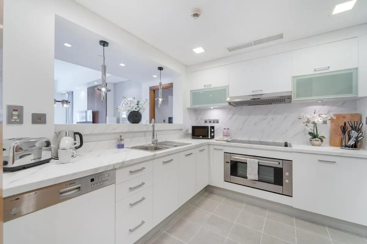 Stylish 3-Bedroom Apartment In Palm Jumeirah Dubai Holiday home