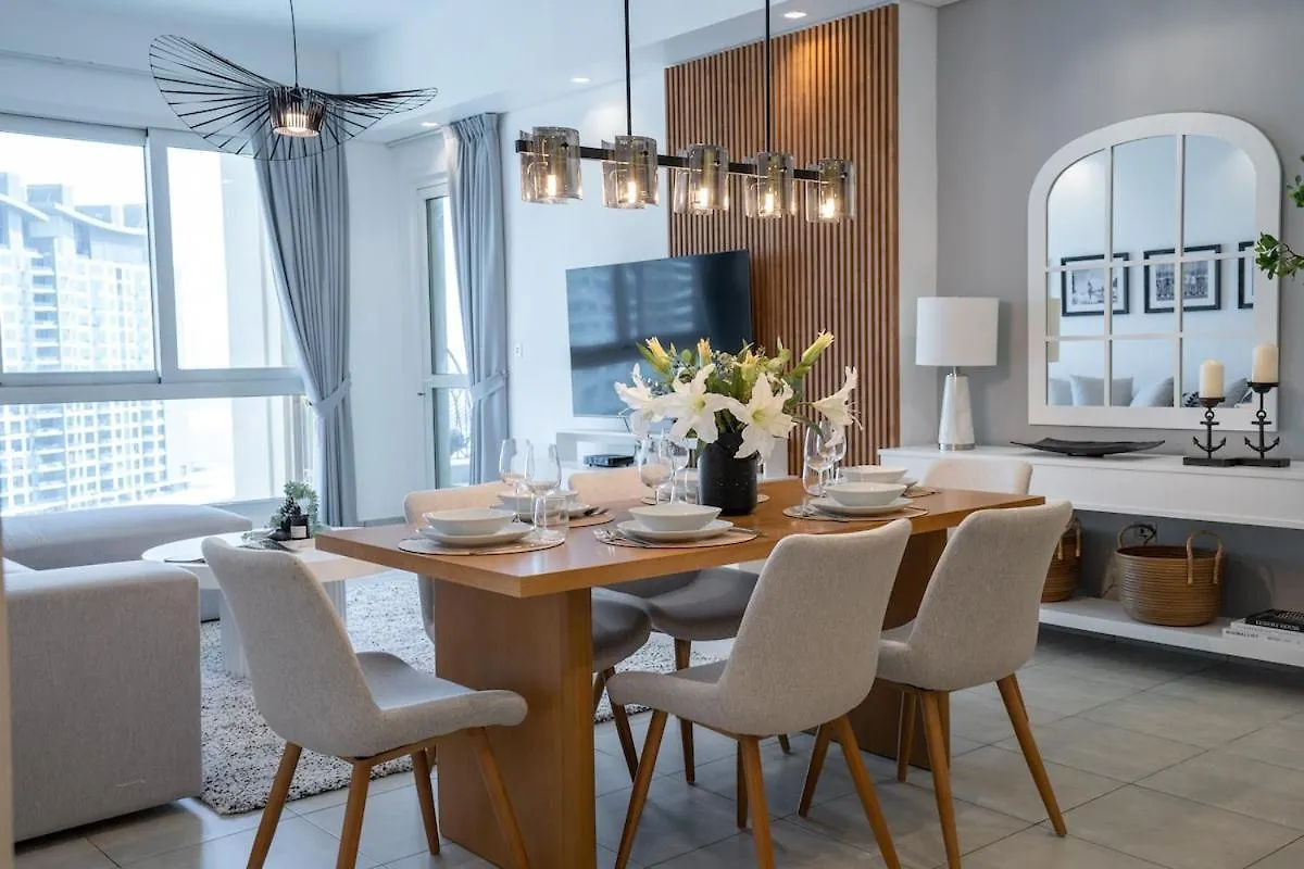 Stylish 3-Bedroom Apartment In Palm Jumeirah Dubai Holiday home