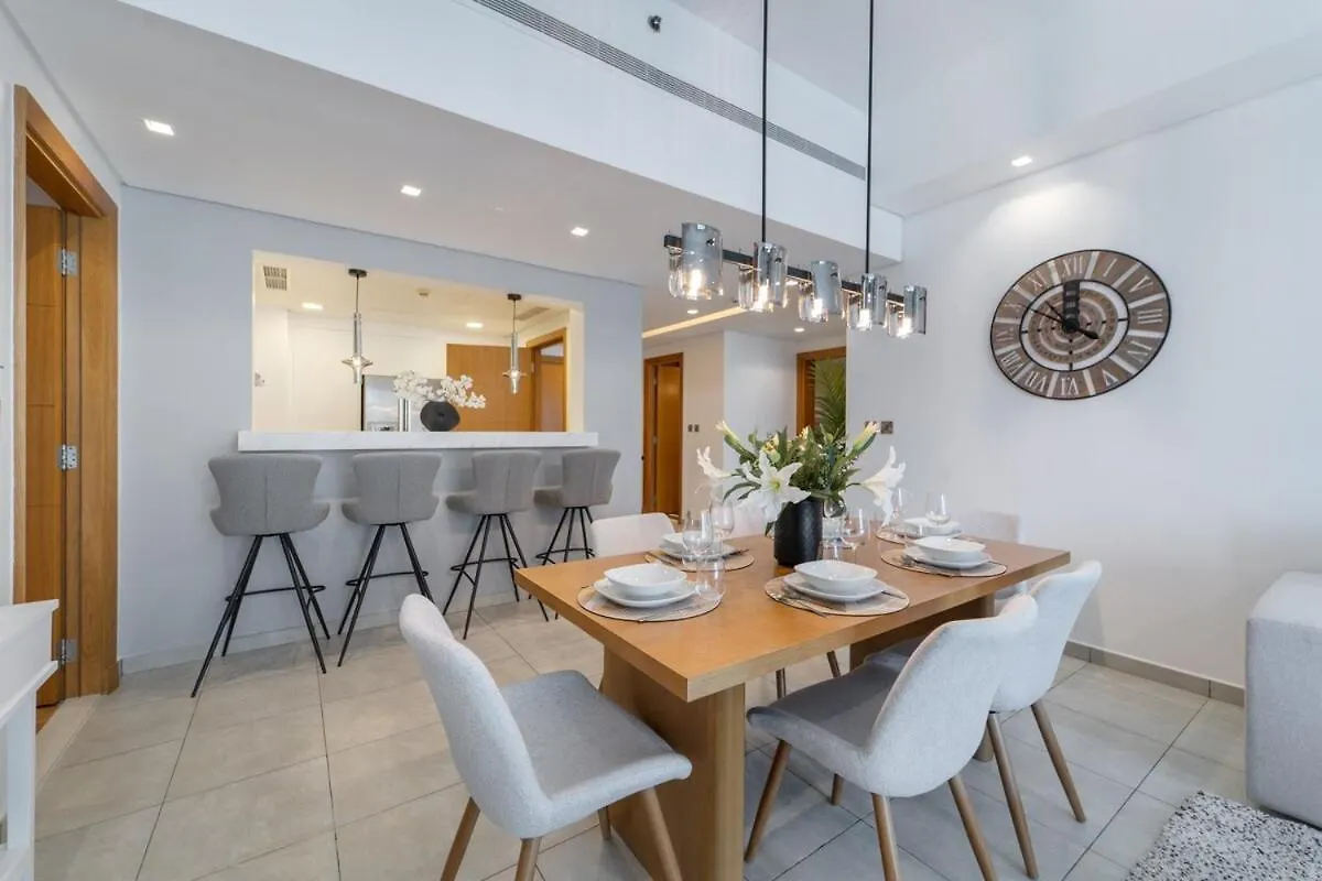 Stylish 3-Bedroom Apartment In Palm Jumeirah Dubai Holiday home