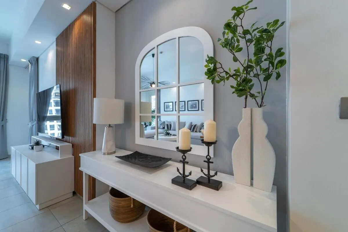 Holiday home Stylish 3-Bedroom Apartment In Palm Jumeirah Dubai