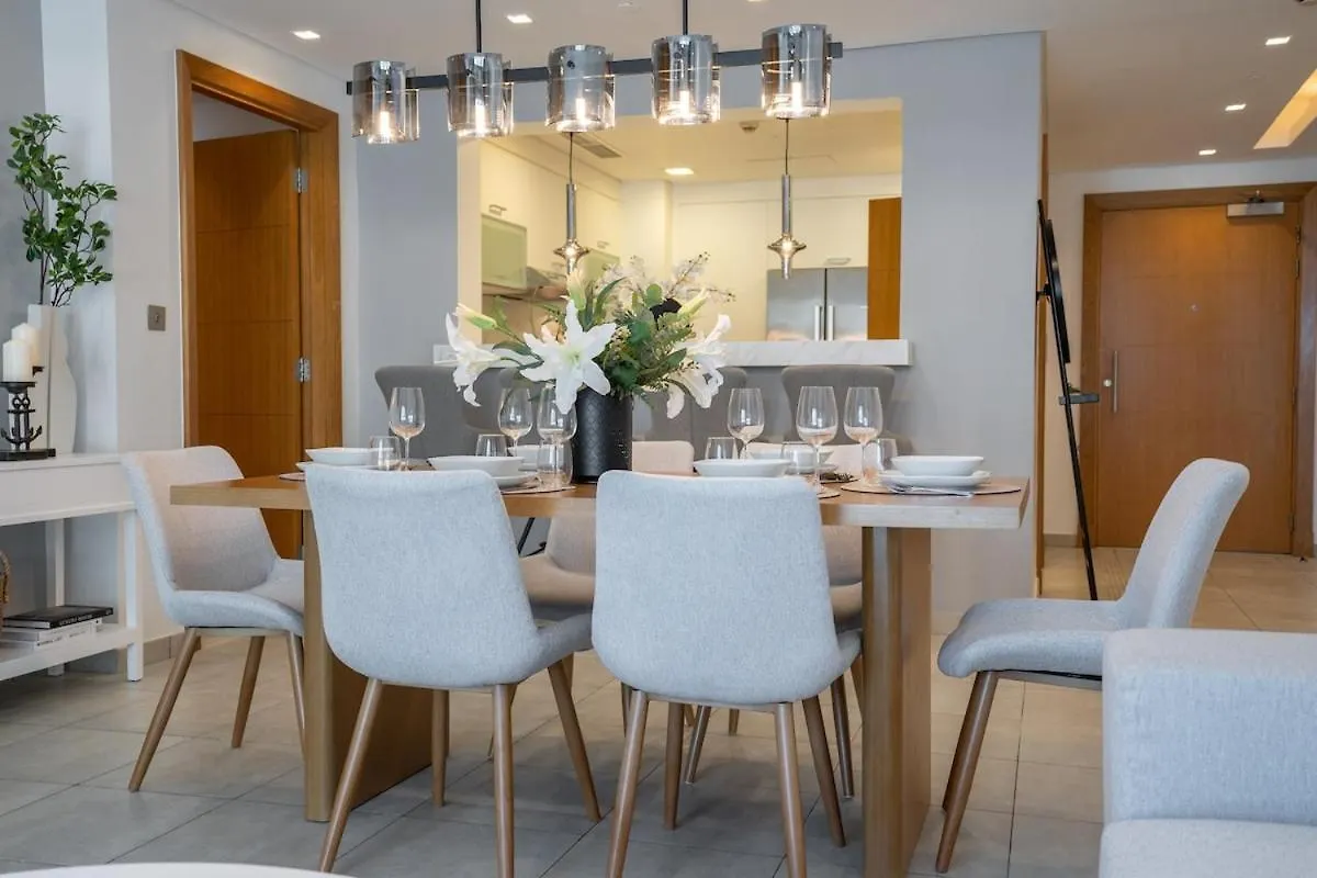 Stylish 3-Bedroom Apartment In Palm Jumeirah Dubai