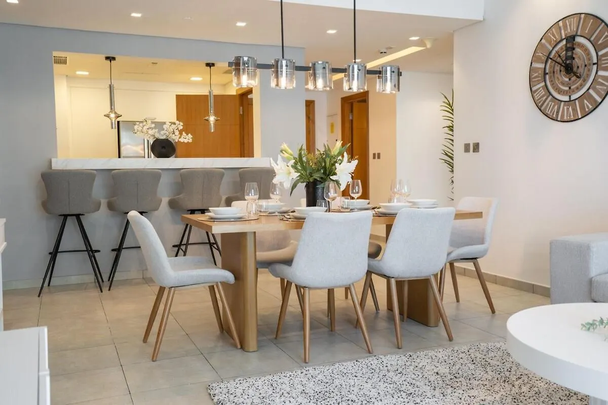 Stylish 3-Bedroom Apartment In Palm Jumeirah Dubai United Arab Emirates