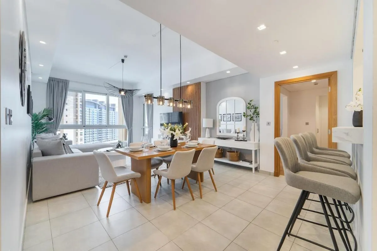 Holiday home Stylish 3-Bedroom Apartment In Palm Jumeirah Dubai