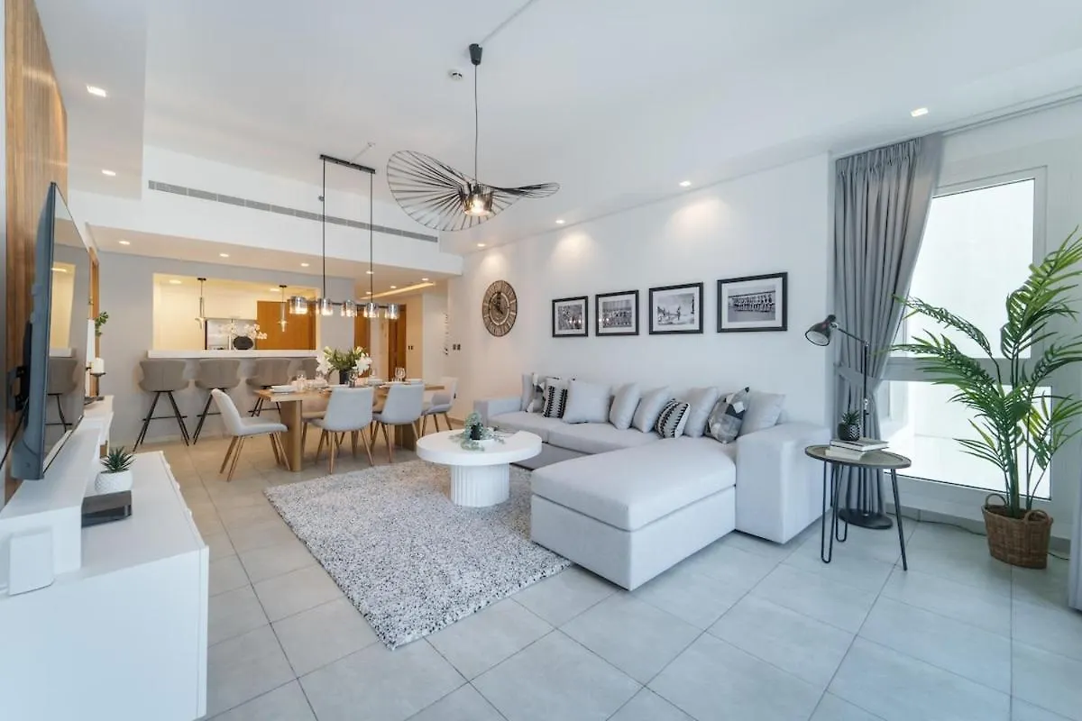 Stylish 3-Bedroom Apartment In Palm Jumeirah Dubai United Arab Emirates