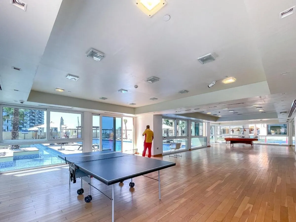 Stylish 3-Bedroom Apartment In Palm Jumeirah Dubai Holiday home