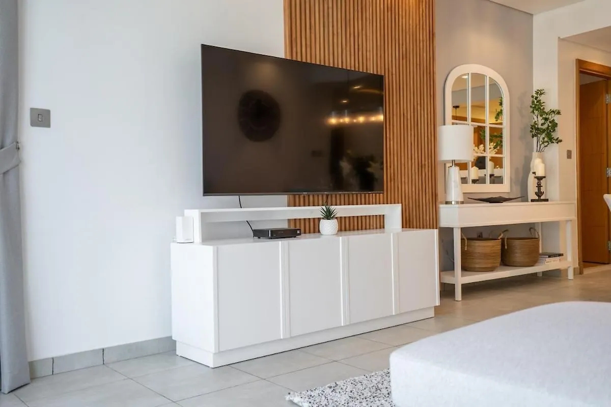 Stylish 3-Bedroom Apartment In Palm Jumeirah Dubai United Arab Emirates